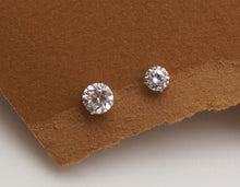 Charger l'image dans la galerie, Puces cubic zirconium en argent rhodié 925/000