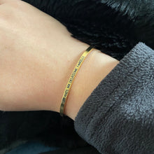 Charger l'image dans la galerie, Bracelet jonc en acier doré à personnaliser