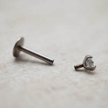Charger l'image dans la galerie, Labret MADONNA 1.2mm avec oxyde de zirconium - acier L316
