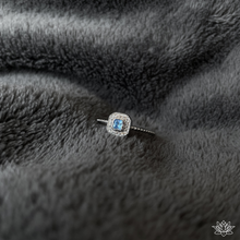 Charger l&#39;image dans la galerie, Bague fine CARRE en argent 925 avec zirconium bleu glacial
